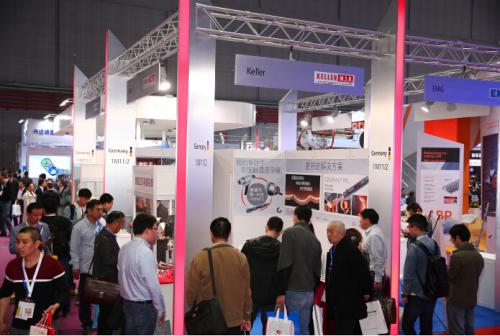 專業禮儀服務，助您閃耀2018第27屆越南國際金屬加工及冶金工業展覽會